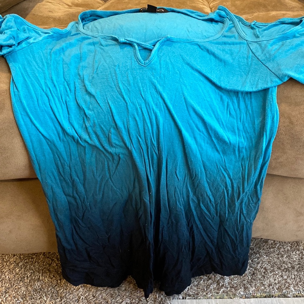 Open shoulders t shirt